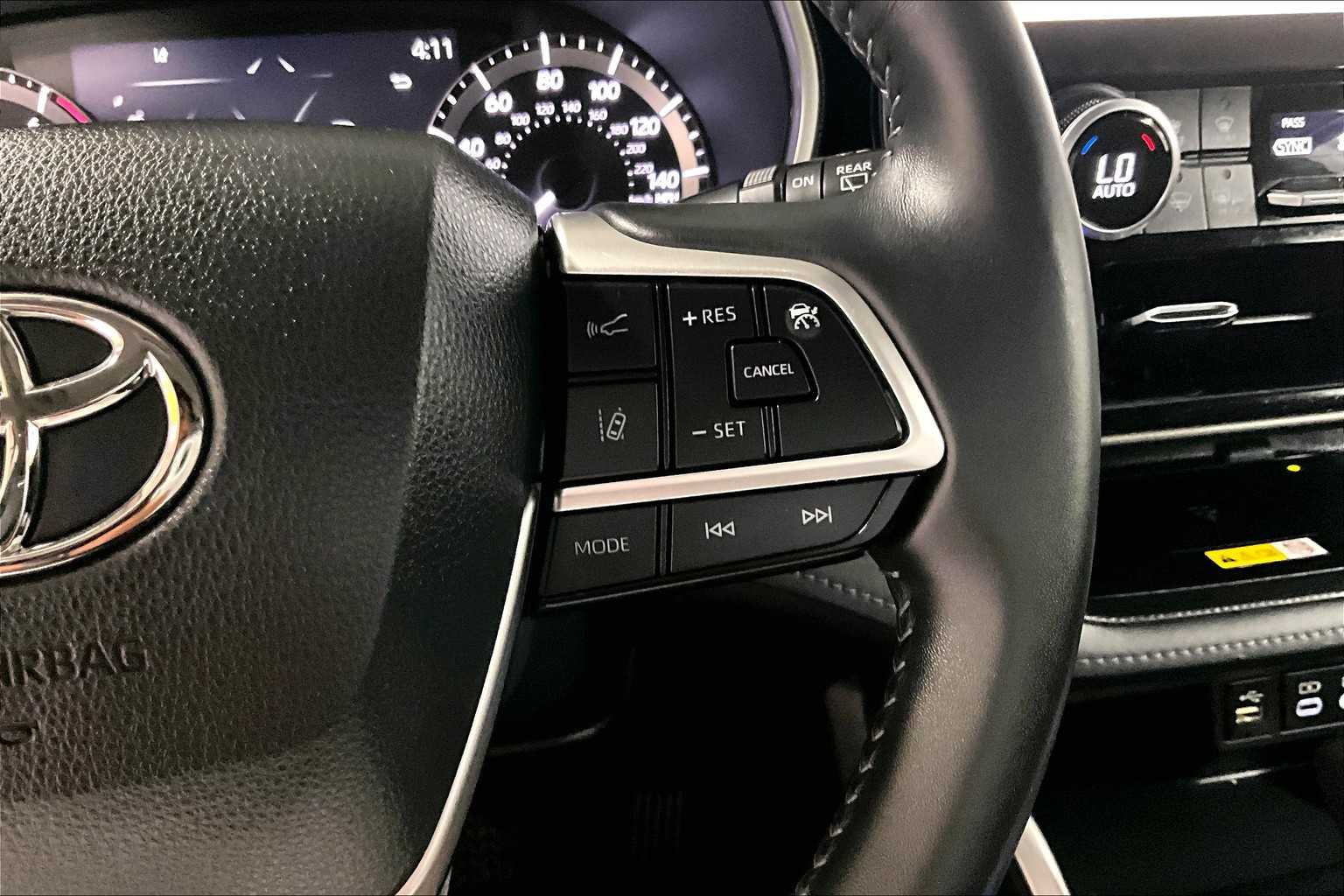 used 2023 Toyota Highlander car, priced at $38,019