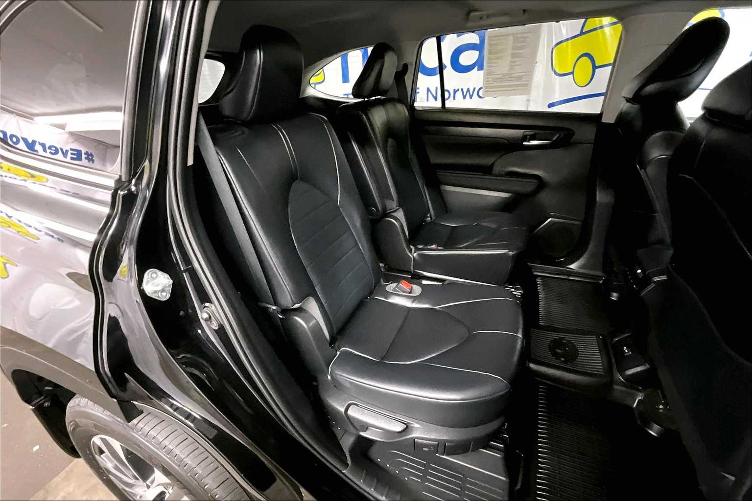 used 2023 Toyota Highlander car, priced at $38,019