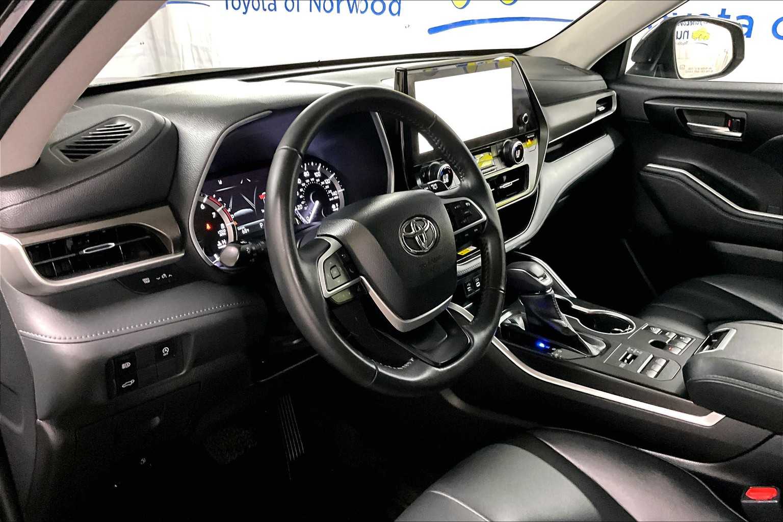 used 2023 Toyota Highlander car, priced at $38,019