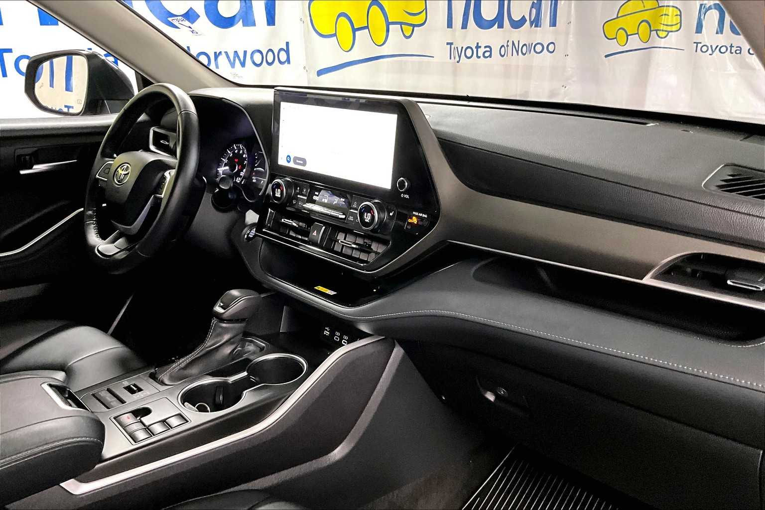 used 2023 Toyota Highlander car, priced at $38,019