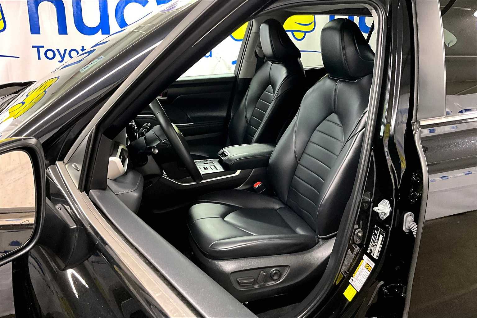 used 2023 Toyota Highlander car, priced at $38,019