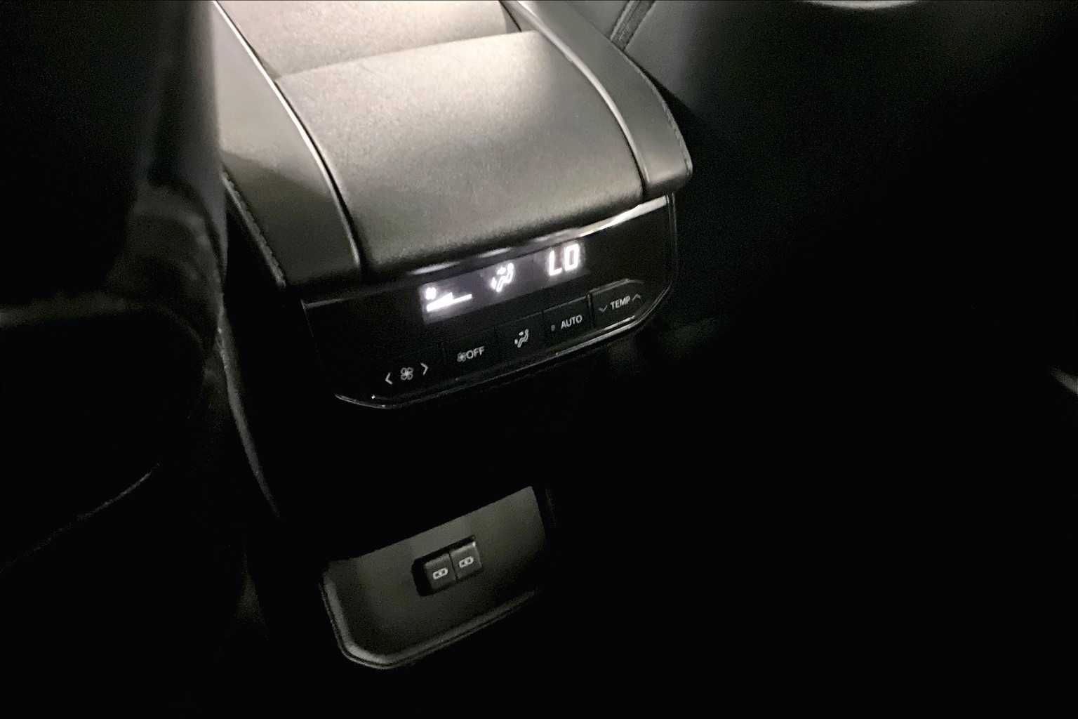 used 2024 Toyota Highlander car, priced at $40,888