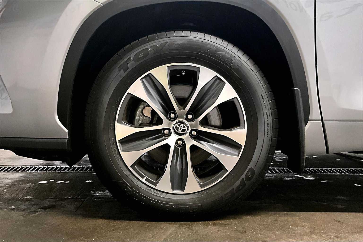 used 2024 Toyota Highlander car, priced at $40,888