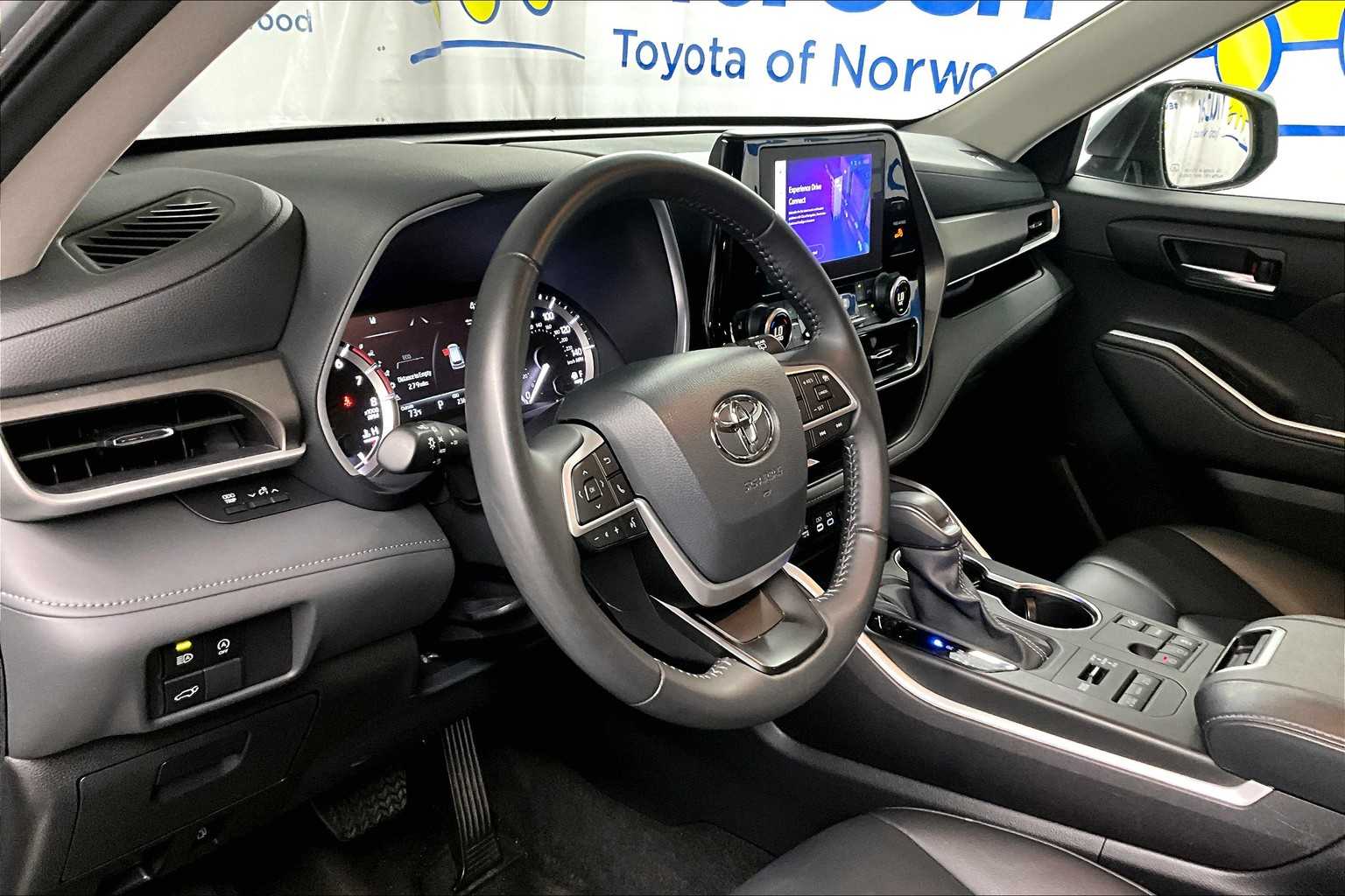 used 2024 Toyota Highlander car, priced at $40,888