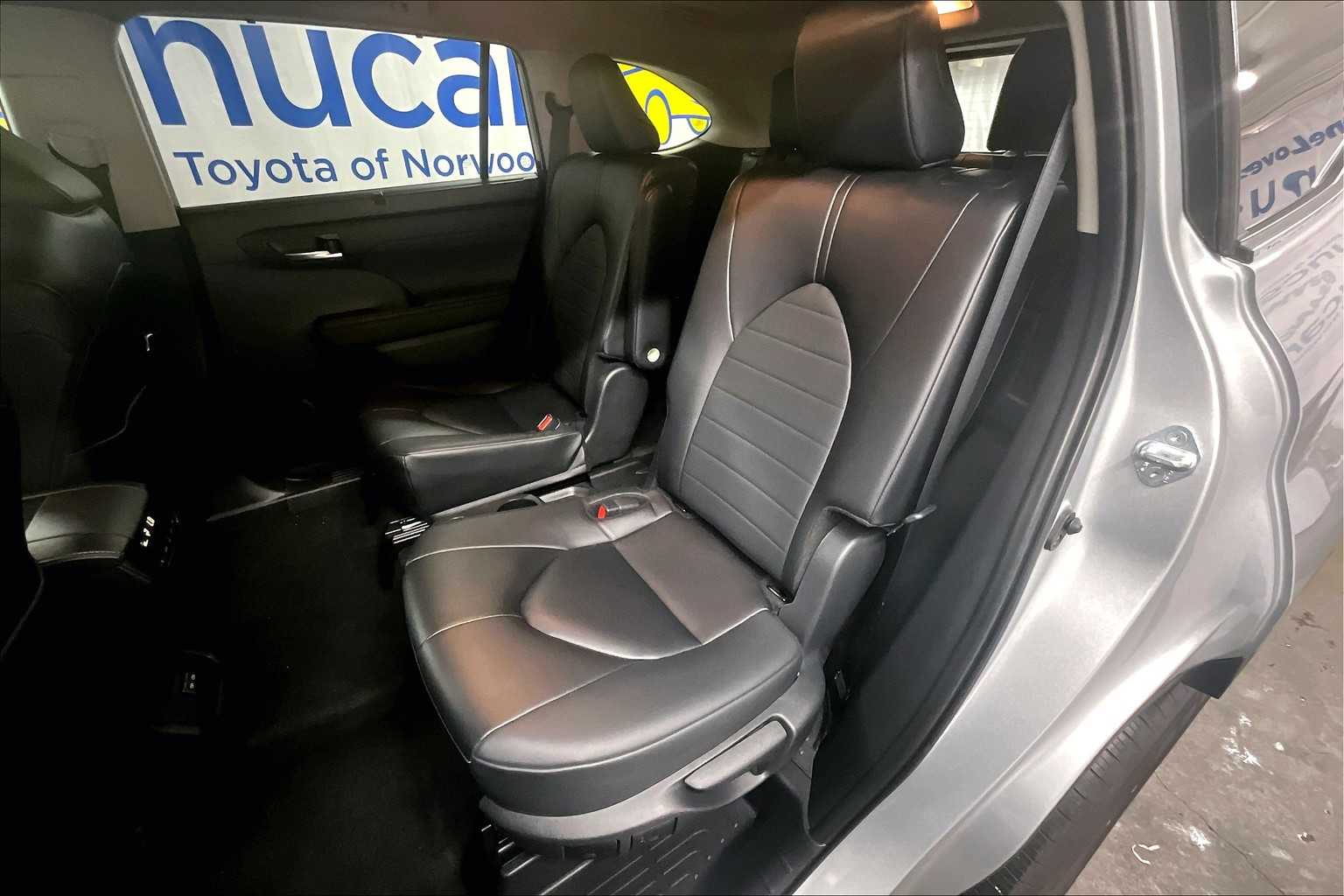 used 2024 Toyota Highlander car, priced at $40,888