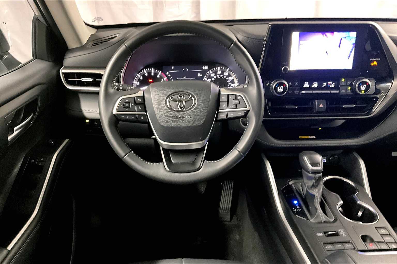 used 2024 Toyota Highlander car, priced at $40,888