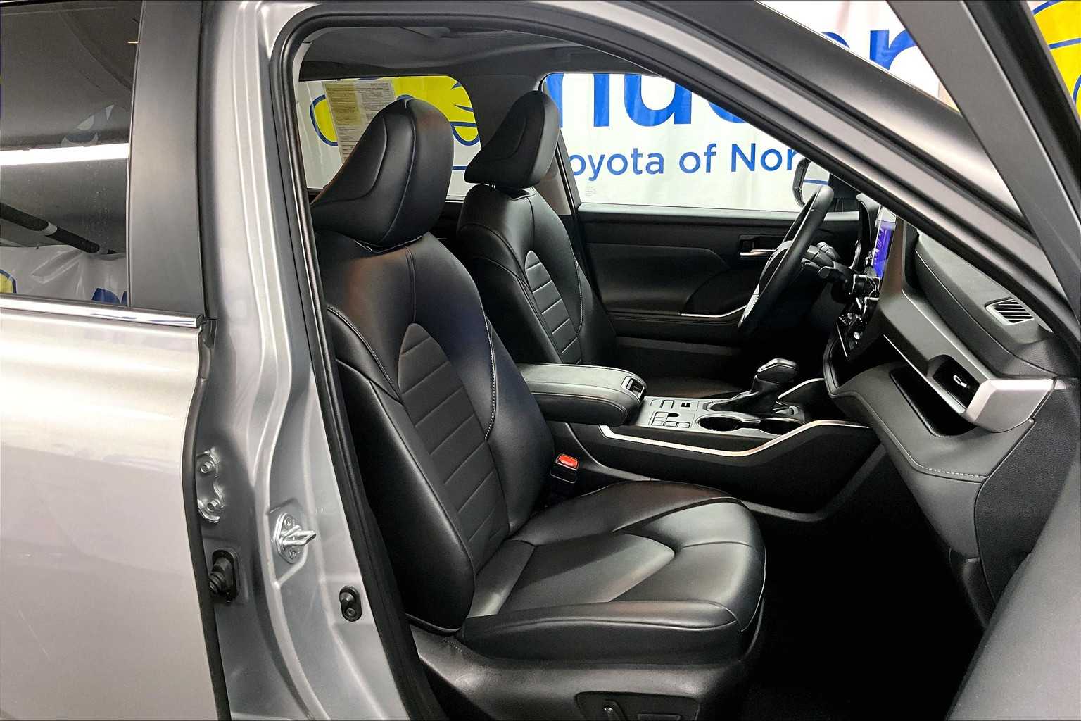 used 2024 Toyota Highlander car, priced at $40,888