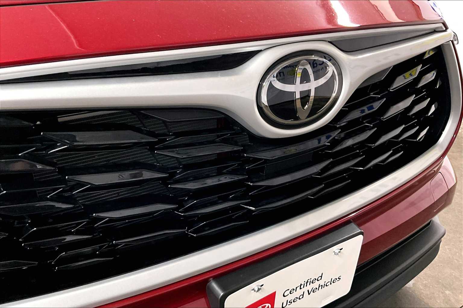 used 2024 Toyota Highlander car, priced at $42,570