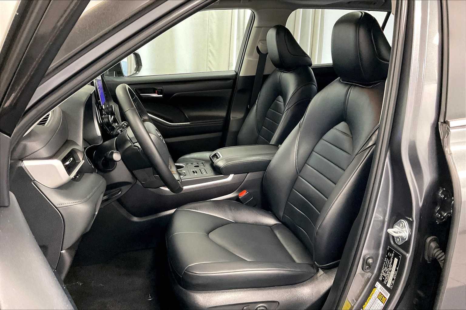 used 2023 Toyota Highlander car, priced at $40,988