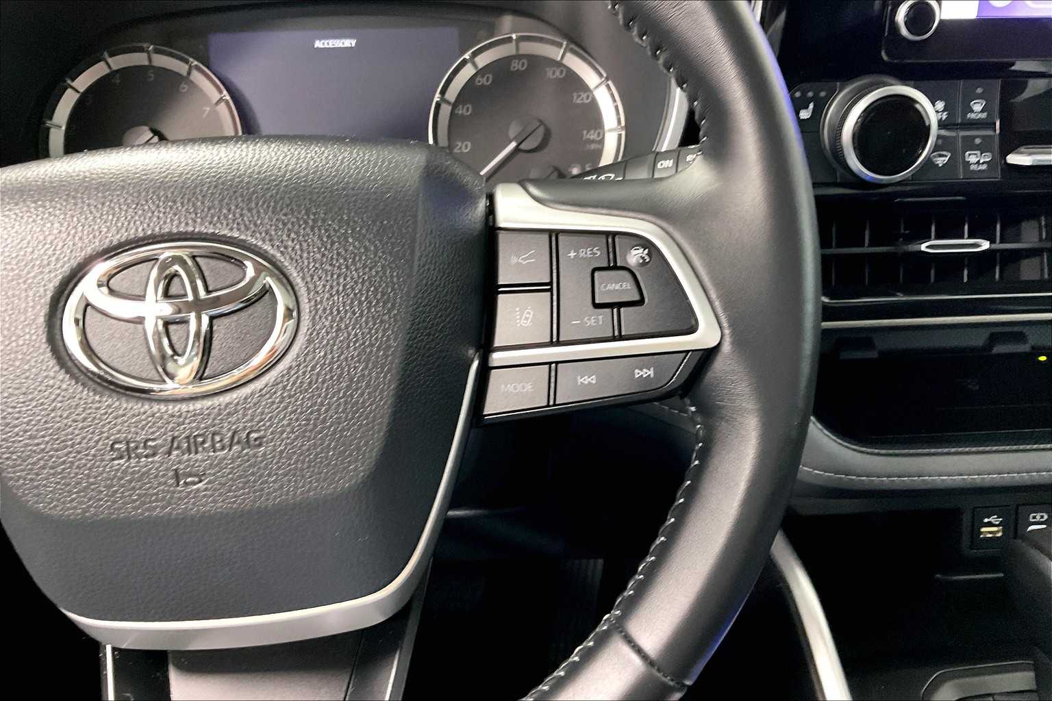 used 2023 Toyota Highlander car, priced at $40,988
