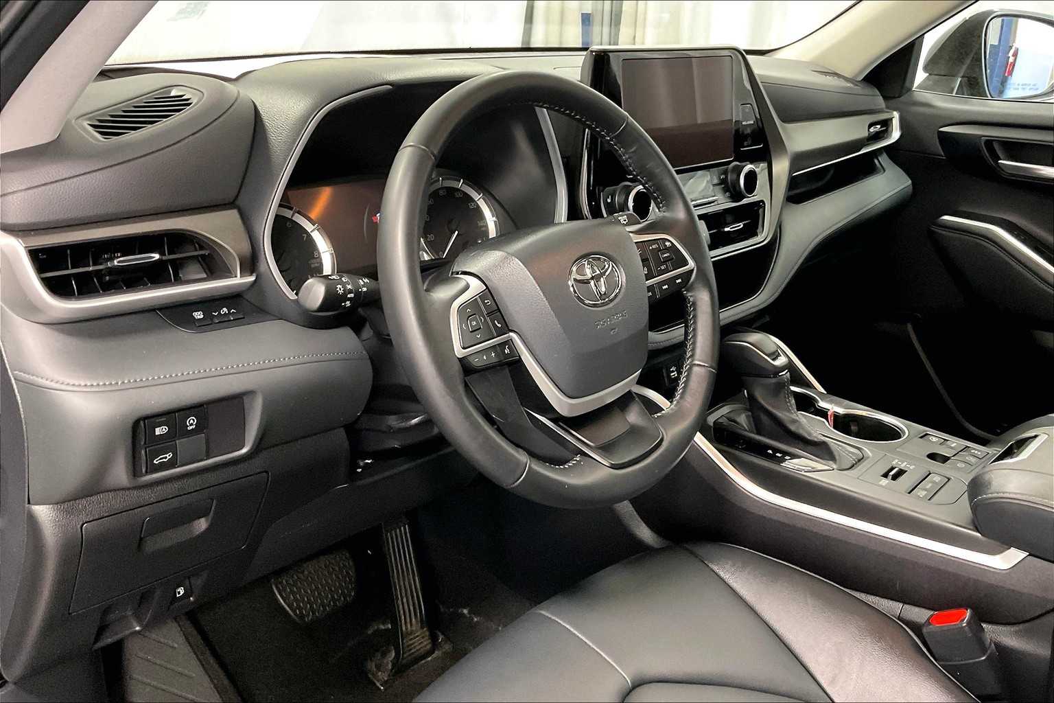 used 2023 Toyota Highlander car, priced at $40,988