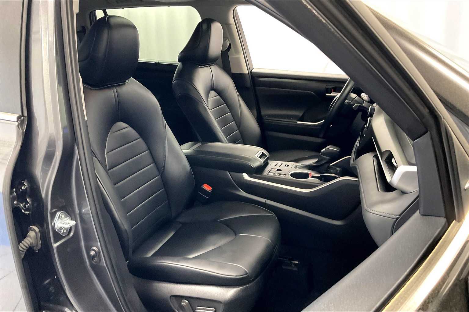 used 2023 Toyota Highlander car, priced at $40,988