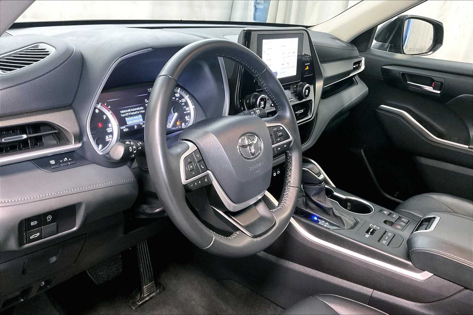 used 2024 Toyota Highlander car, priced at $40,998