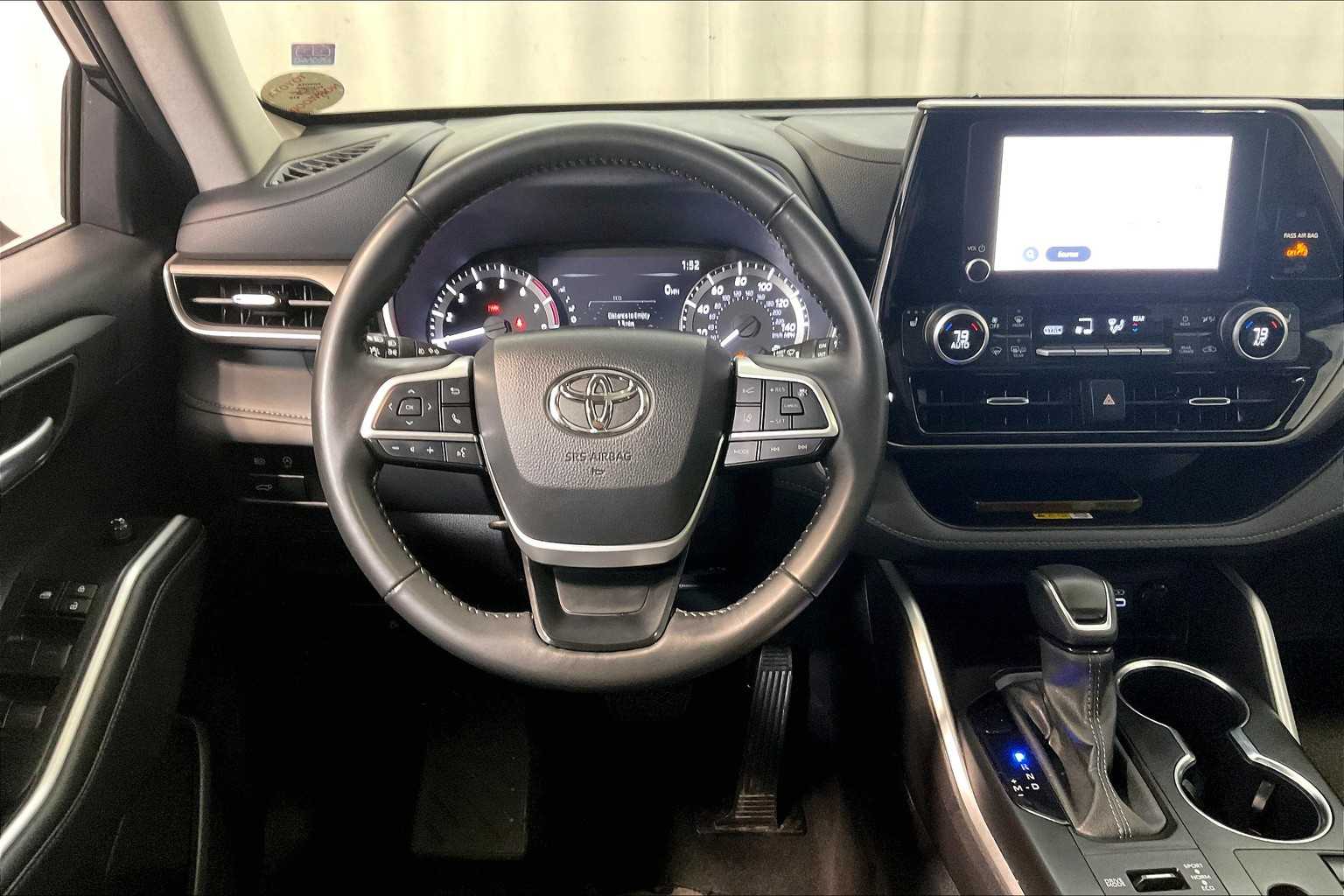 used 2024 Toyota Highlander car, priced at $40,998