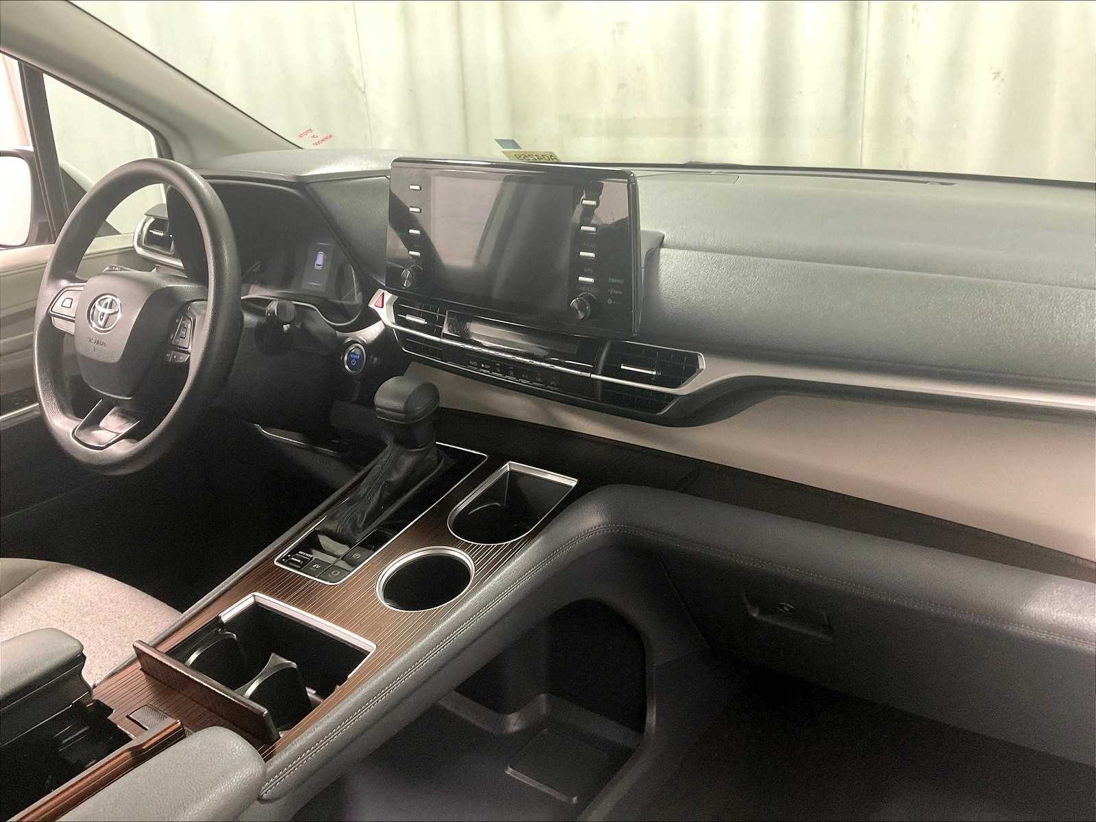 used 2024 Toyota Sienna car, priced at $39,771