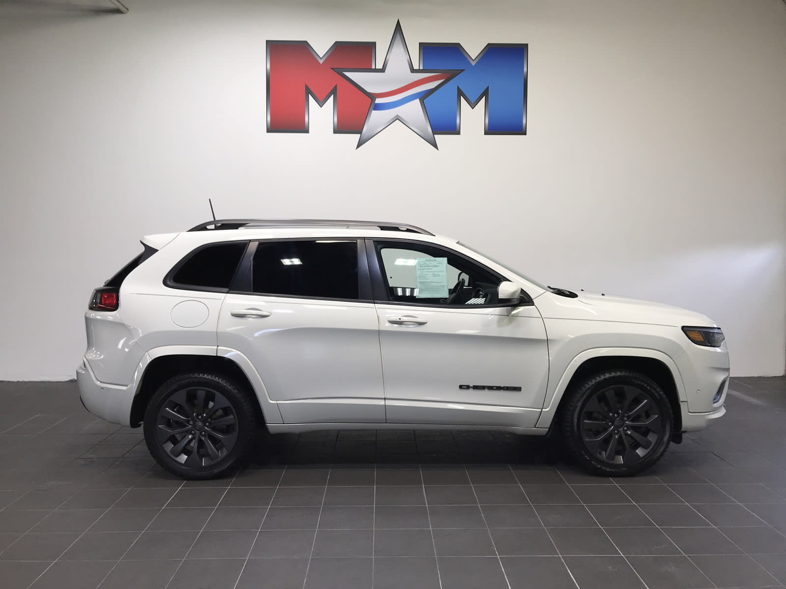 used 2019 Jeep Cherokee car, priced at $28,988