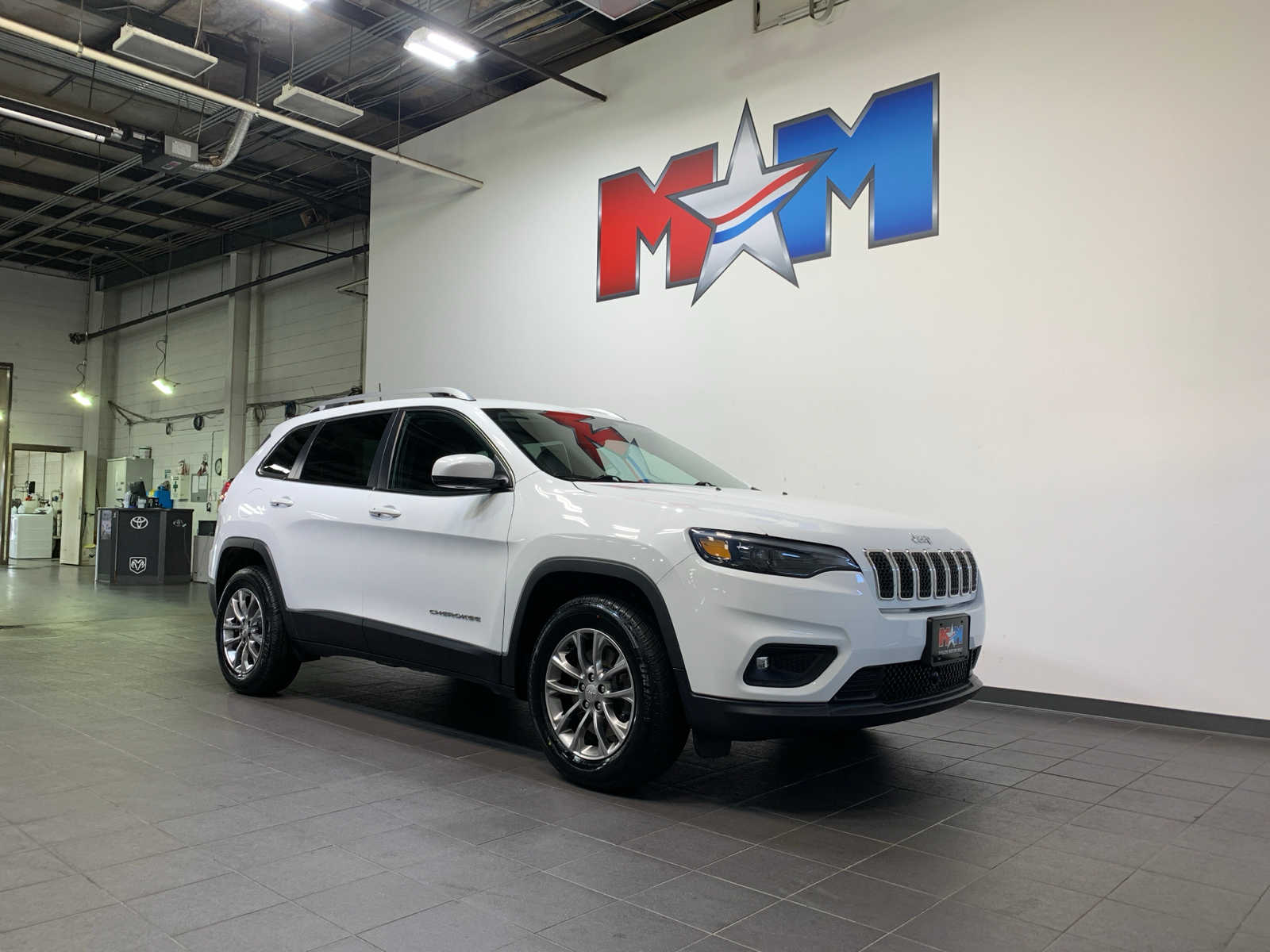 used 2020 Jeep Cherokee car, priced at $26,489