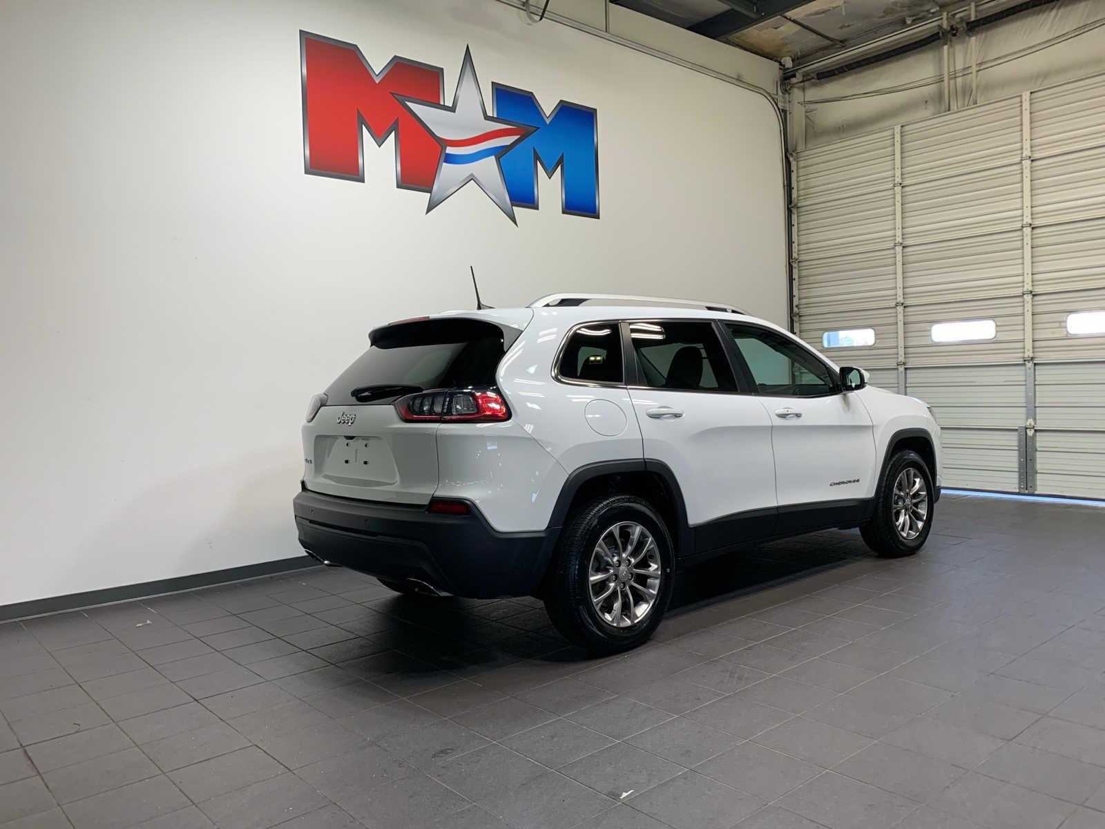 used 2020 Jeep Cherokee car, priced at $25,387