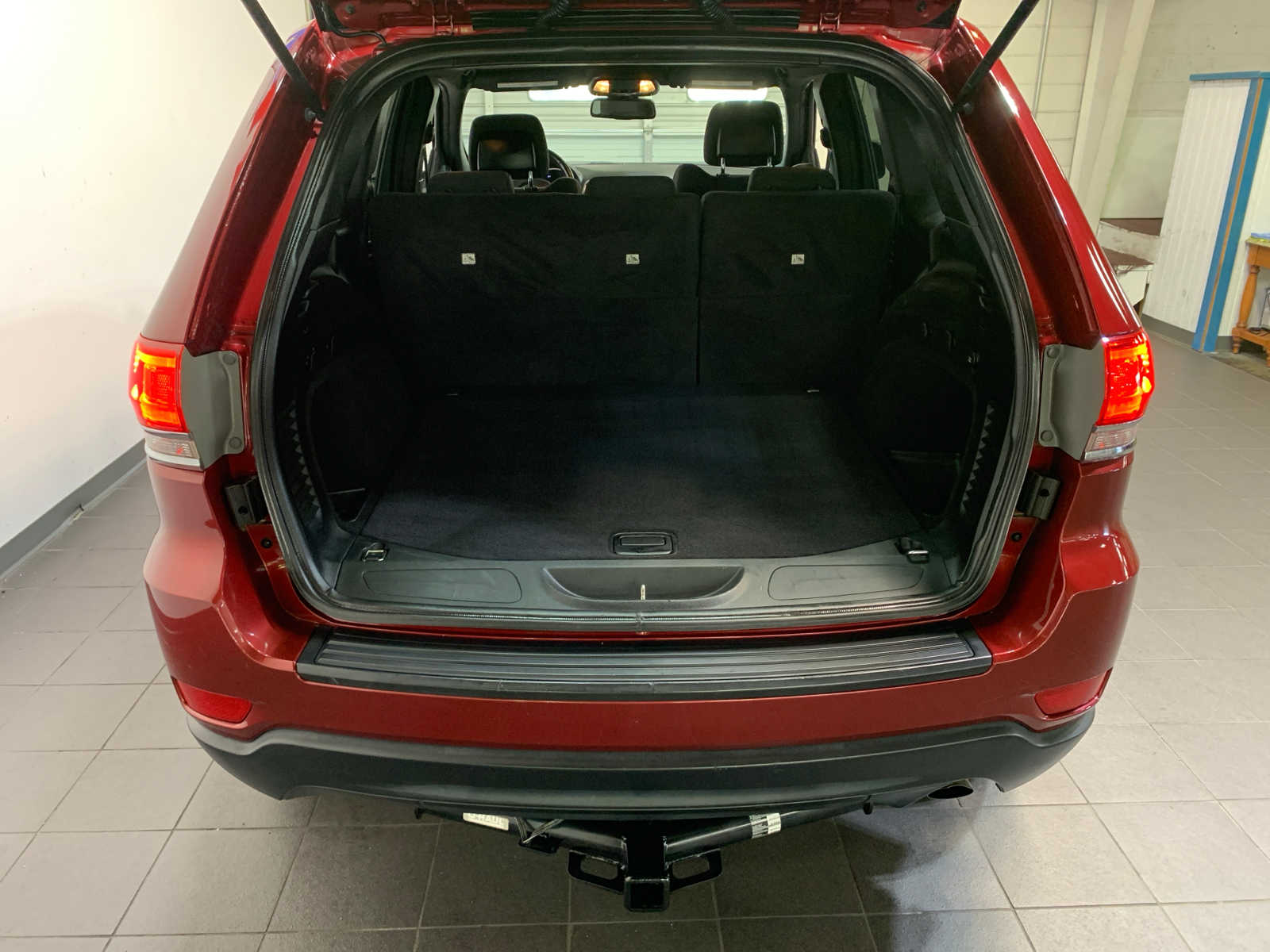 used 2015 Jeep Grand Cherokee car, priced at $15,989