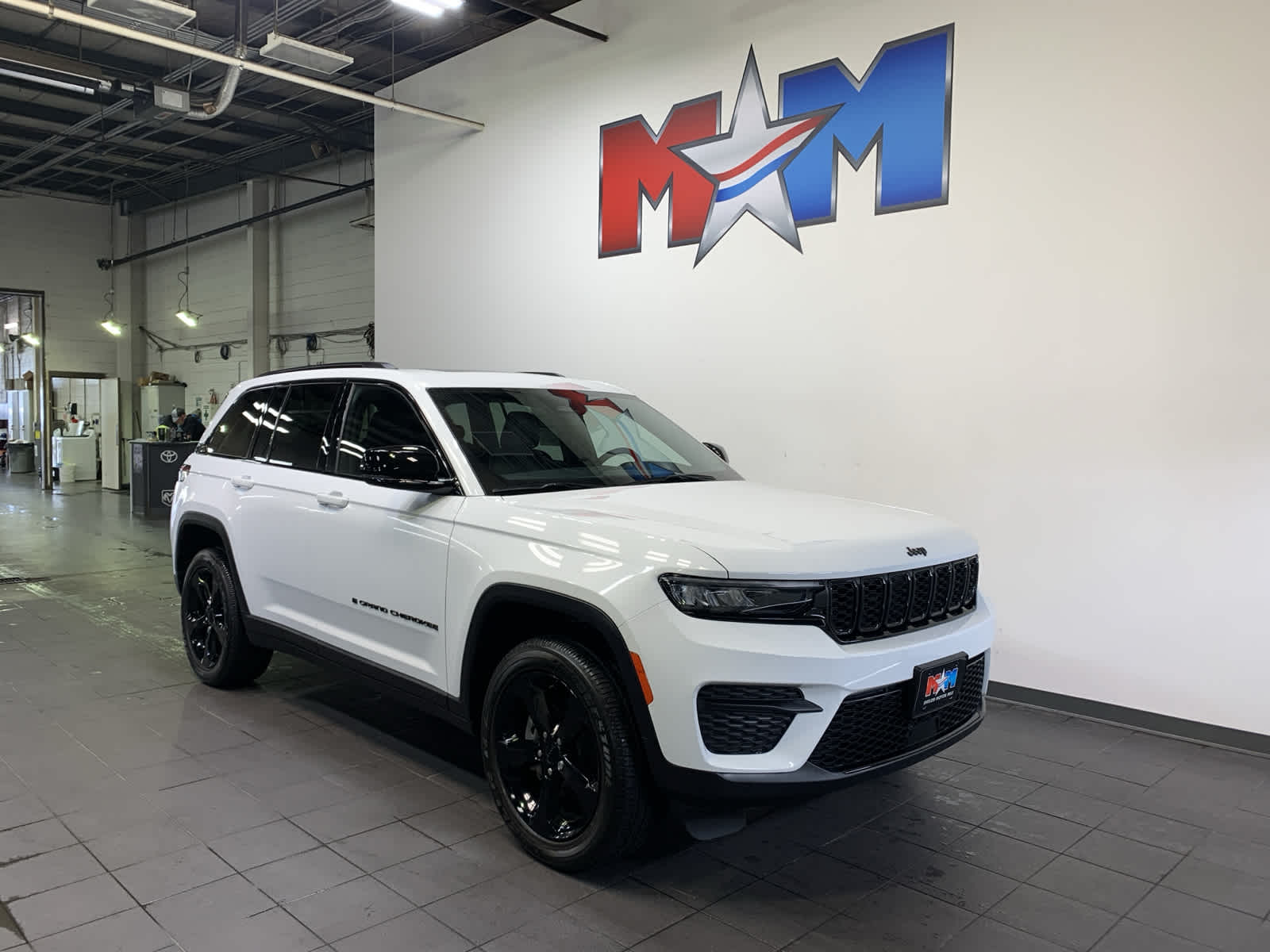 used 2022 Jeep Grand Cherokee car, priced at $40,989