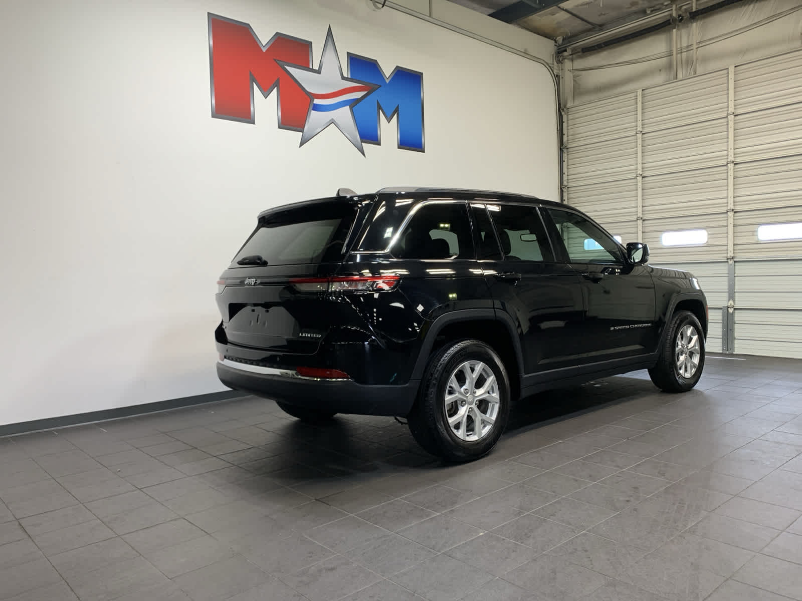 used 2023 Jeep Grand Cherokee car, priced at $39,989