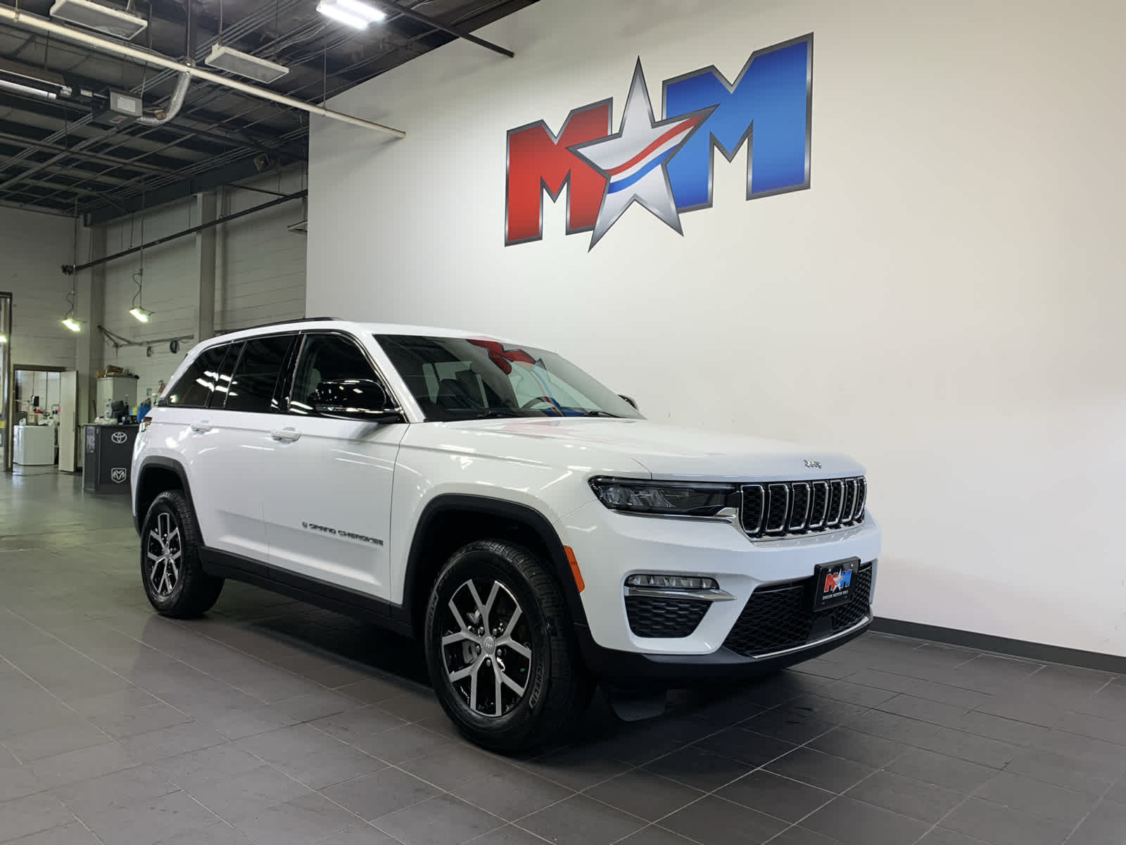 used 2024 Jeep Grand Cherokee car, priced at $43,788