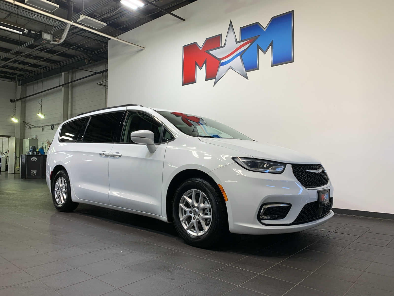 used 2022 Chrysler Pacifica car, priced at $27,485