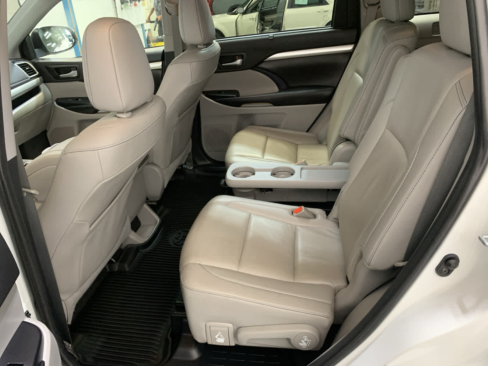 used 2019 Toyota Highlander car, priced at $29,788