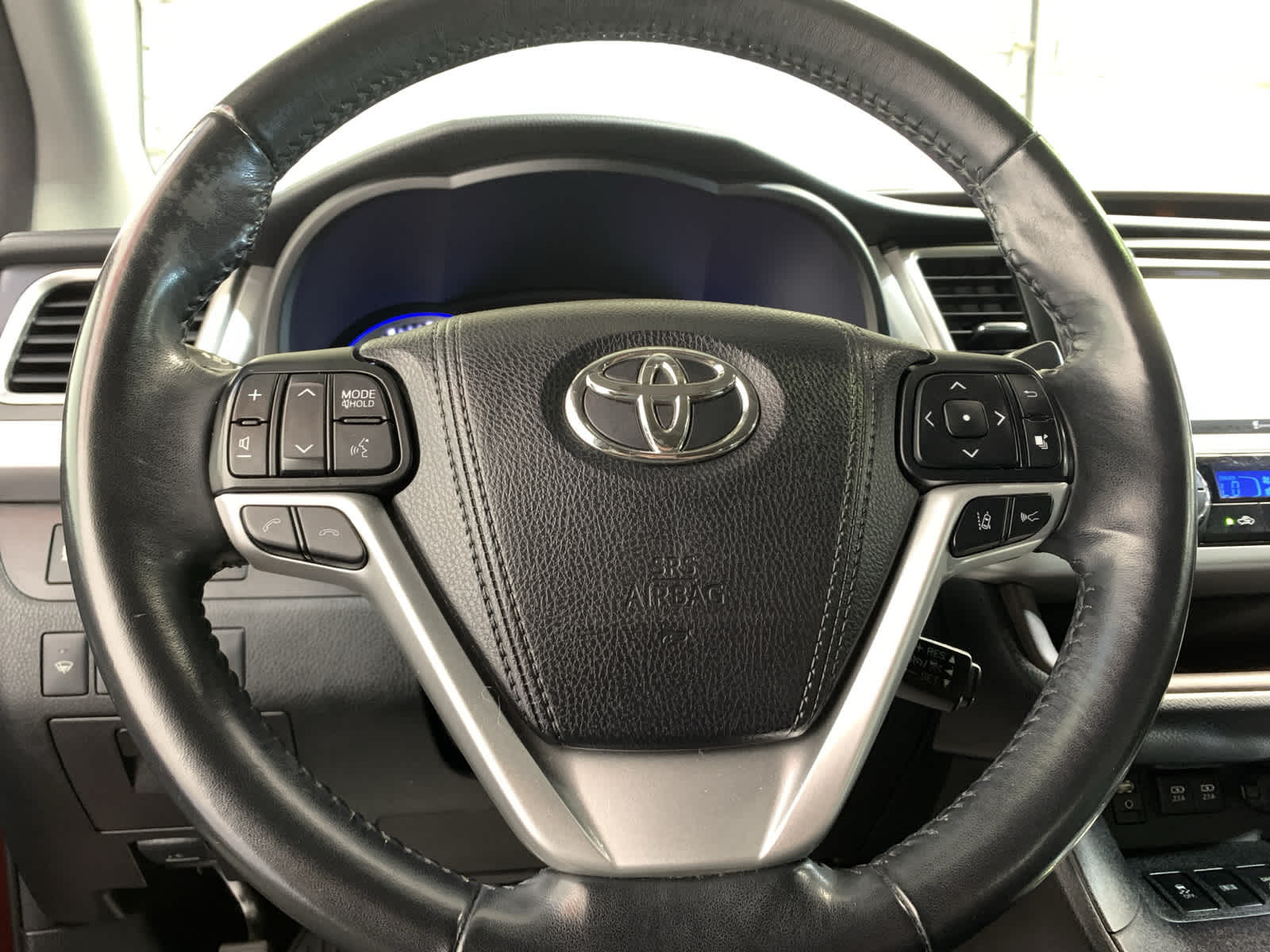 used 2018 Toyota Highlander car, priced at $32,489