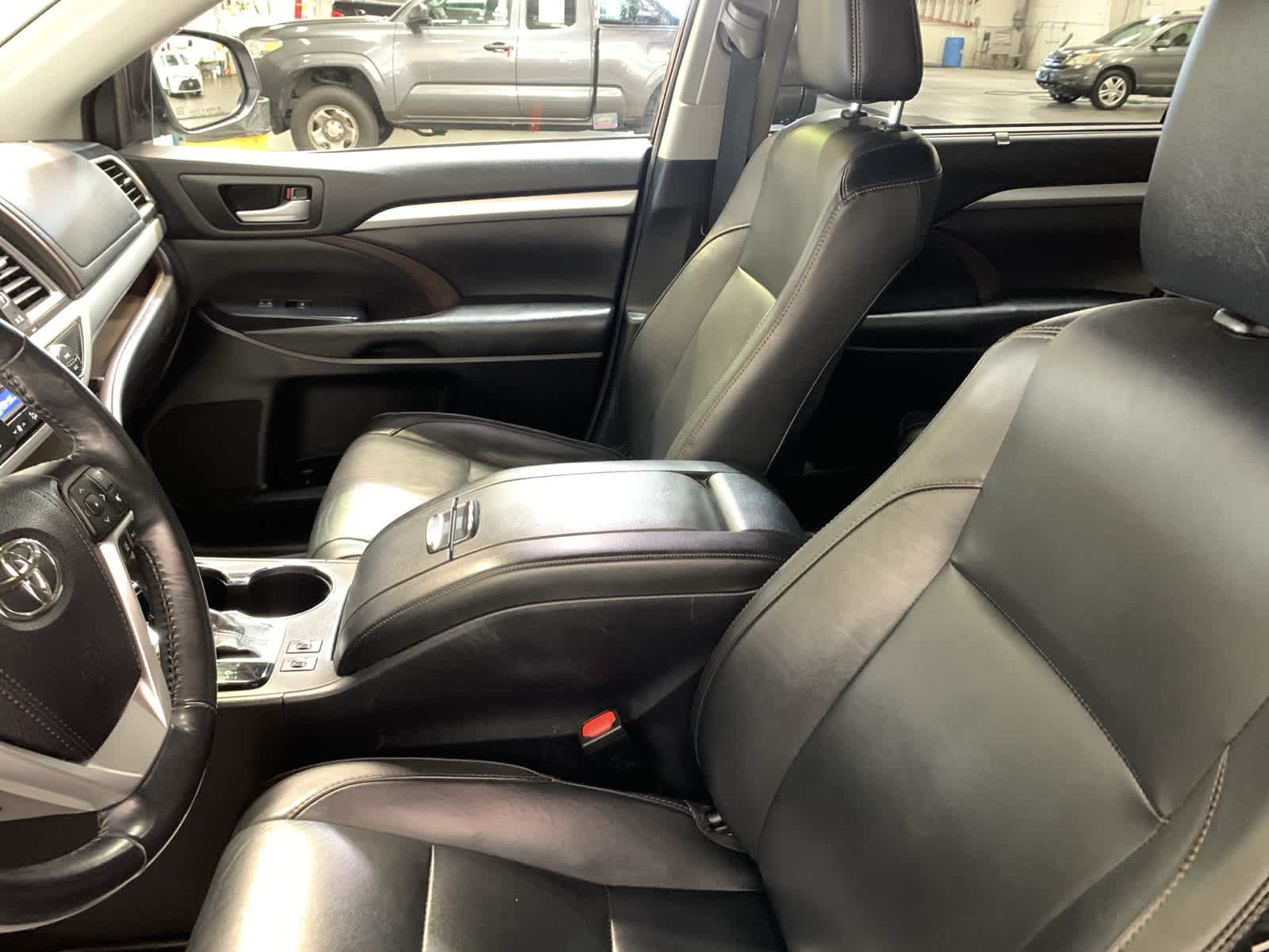 used 2018 Toyota Highlander car, priced at $32,489