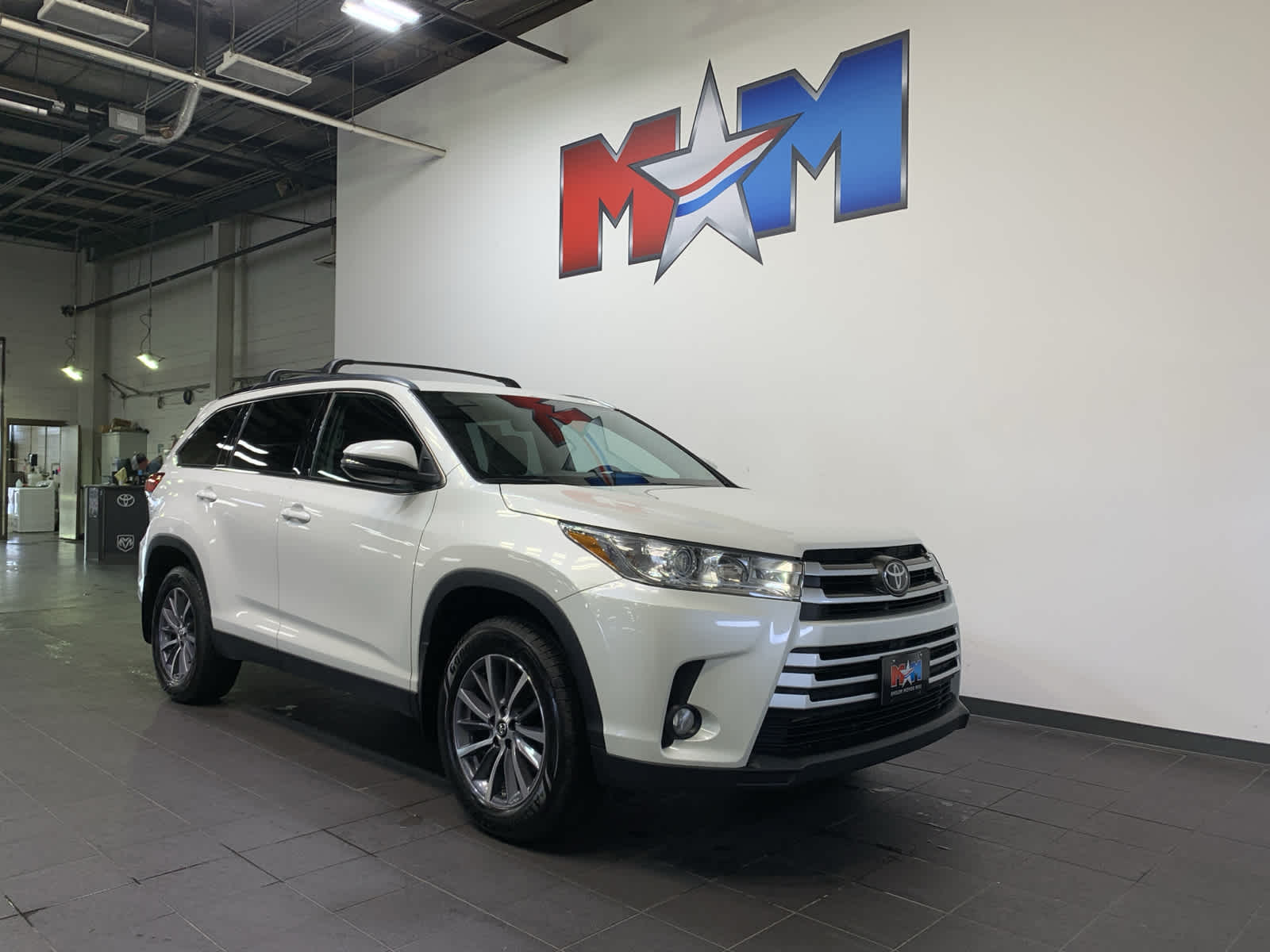 used 2019 Toyota Highlander car, priced at $28,578