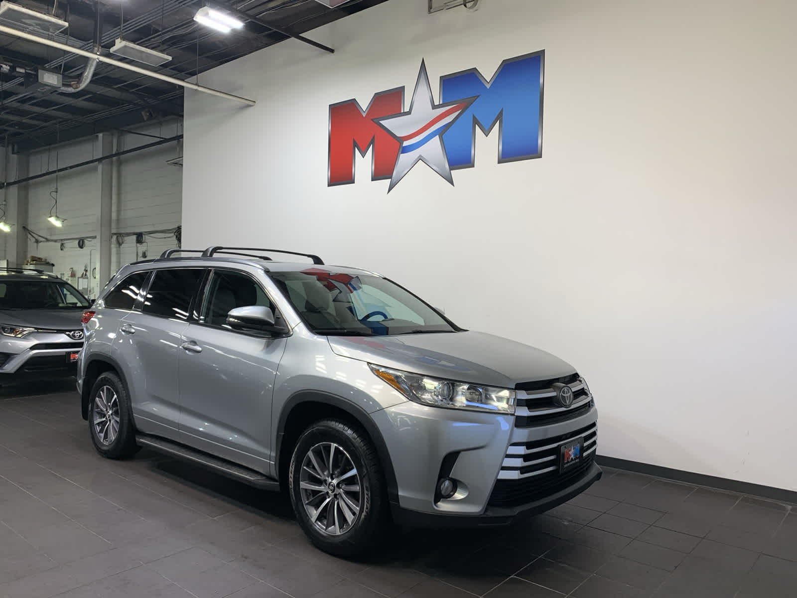 used 2018 Toyota Highlander car, priced at $24,988