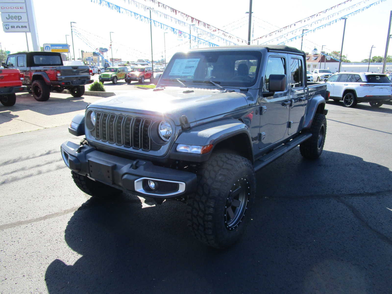 new 2024 Jeep Gladiator car, priced at $50,470