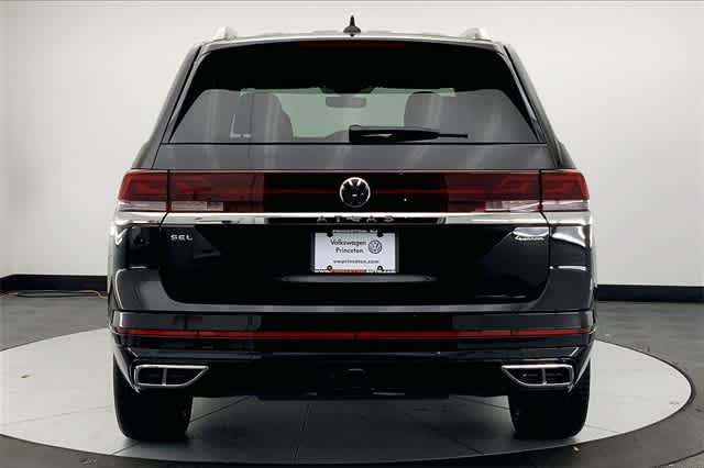 new 2024 Volkswagen Atlas car, priced at $54,628