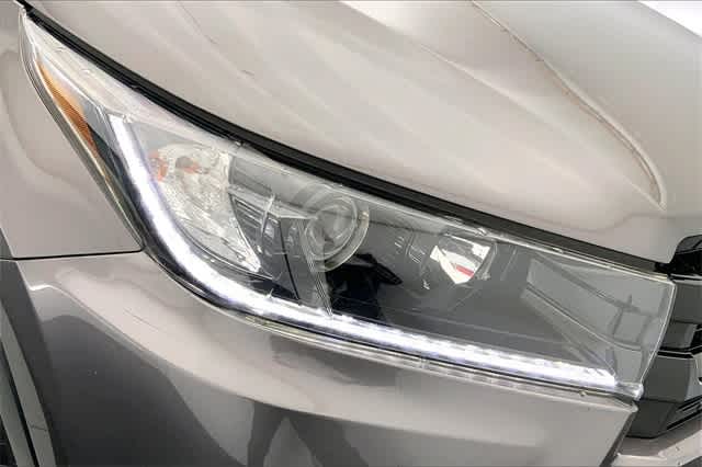 used 2019 Toyota Highlander car, priced at $28,395