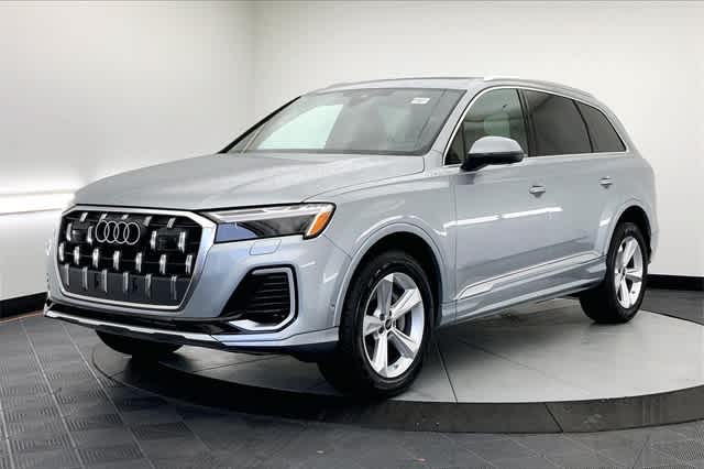 new 2025 Audi Q7 car, priced at $64,880