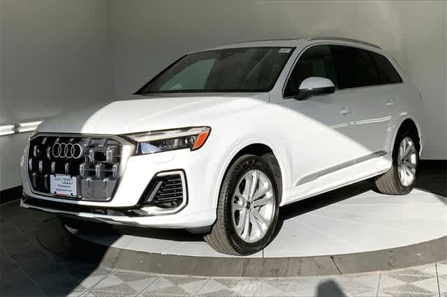 new 2025 Audi Q7 car, priced at $65,585