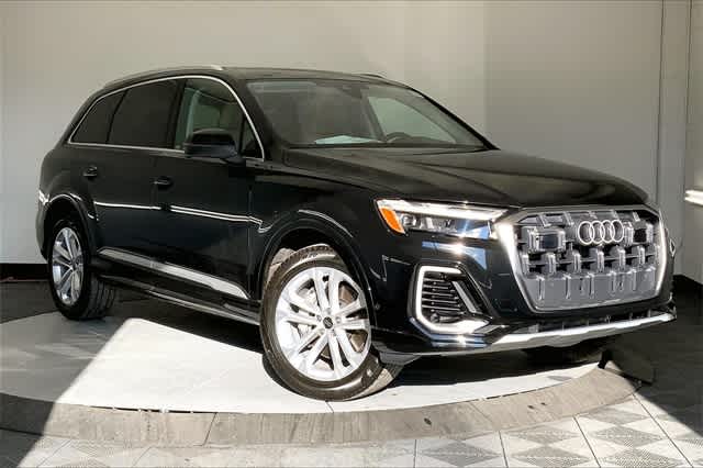 new 2025 Audi Q7 car, priced at $68,180