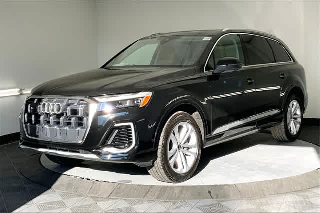 new 2025 Audi Q7 car, priced at $68,180