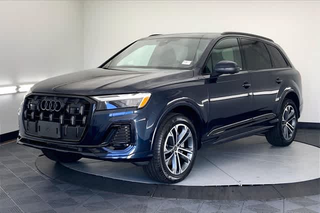 new 2025 Audi Q7 car, priced at $69,005