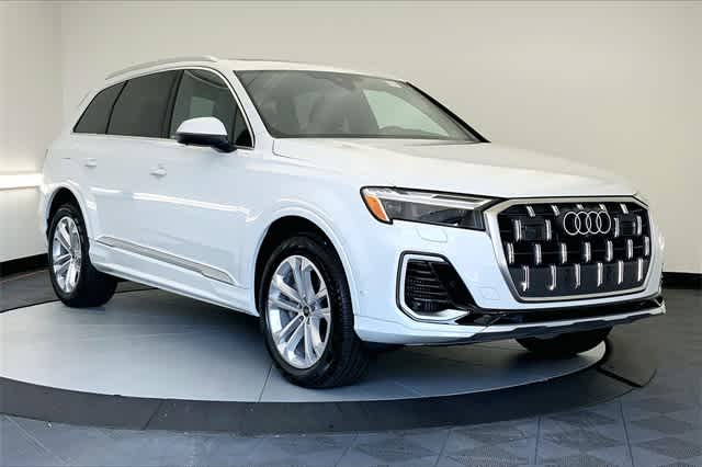 new 2025 Audi Q7 car, priced at $76,055