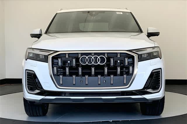 new 2025 Audi Q7 car, priced at $76,055