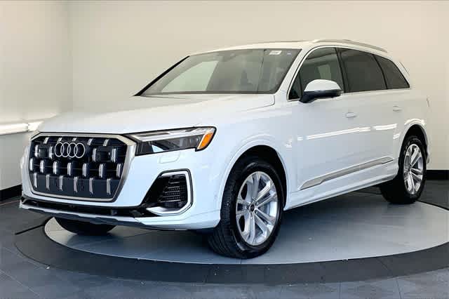 new 2025 Audi Q7 car, priced at $76,055