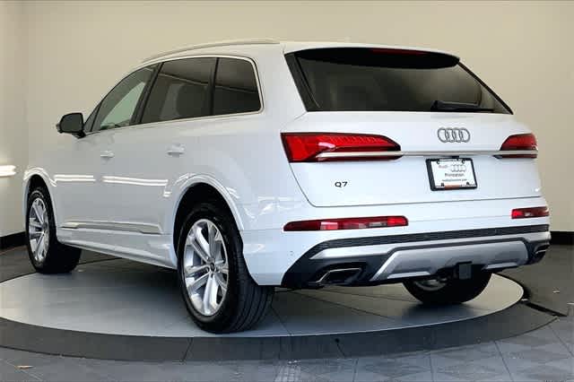 new 2025 Audi Q7 car, priced at $75,930