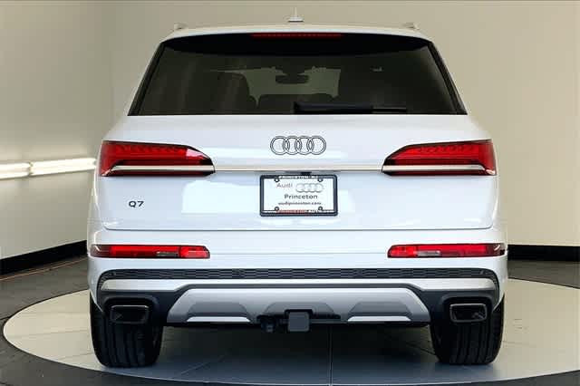 new 2025 Audi Q7 car, priced at $75,930