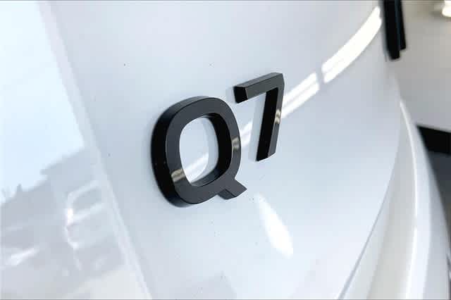 new 2025 Audi Q7 car, priced at $75,930