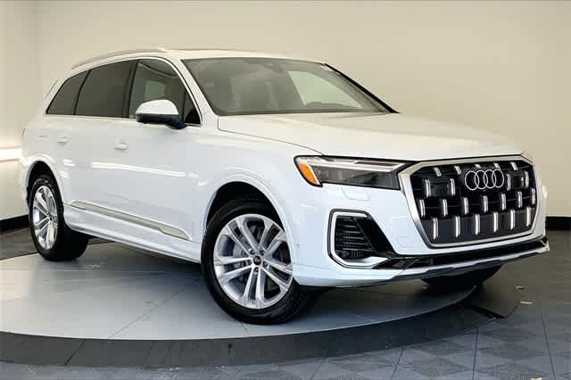 new 2025 Audi Q7 car, priced at $75,930