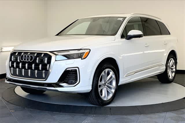 new 2025 Audi Q7 car, priced at $75,930