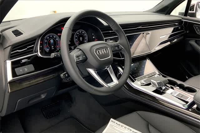 new 2025 Audi Q7 car, priced at $77,880