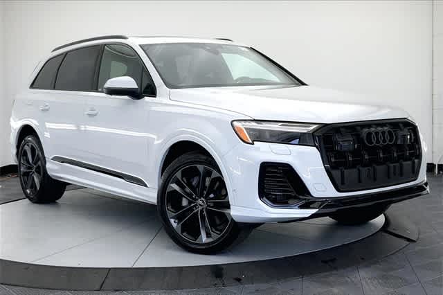 new 2025 Audi Q7 car, priced at $77,880